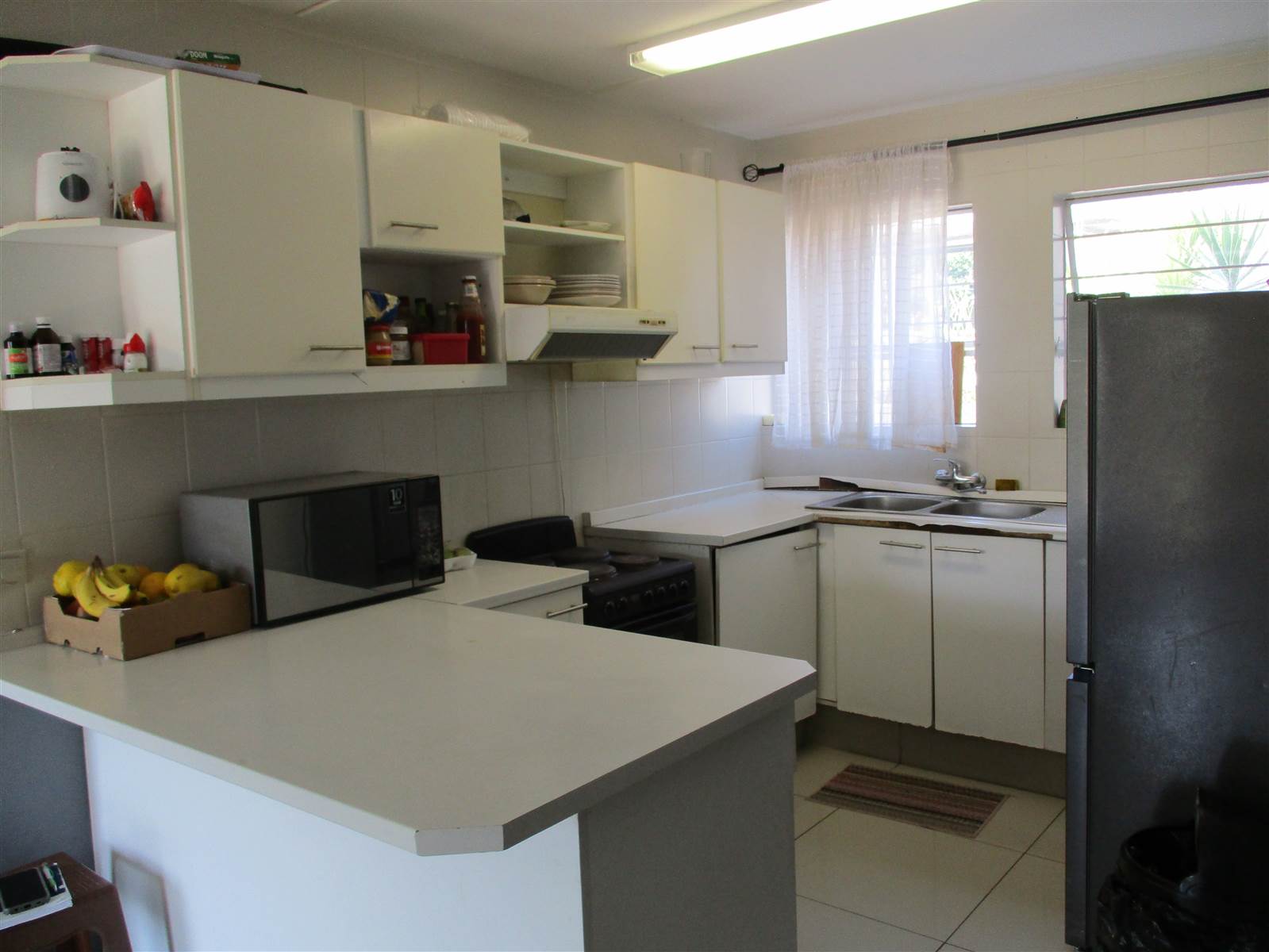 2 Bed Townhouse in Constantia Kloof photo number 3