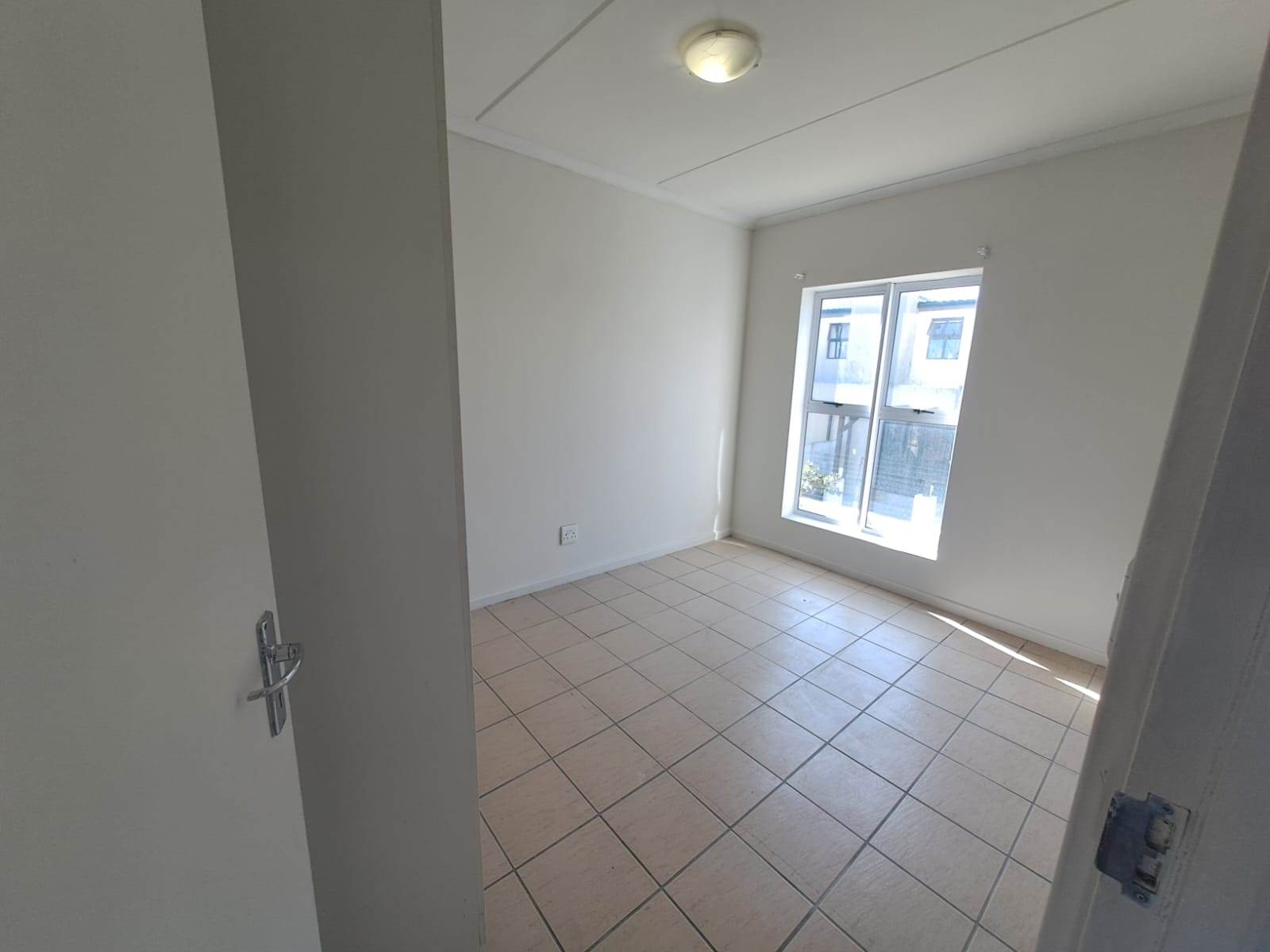 2 Bed Apartment in Kraaifontein Central photo number 12