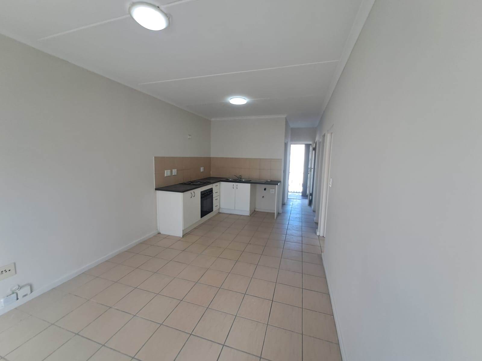 2 Bed Apartment in Kraaifontein Central photo number 13