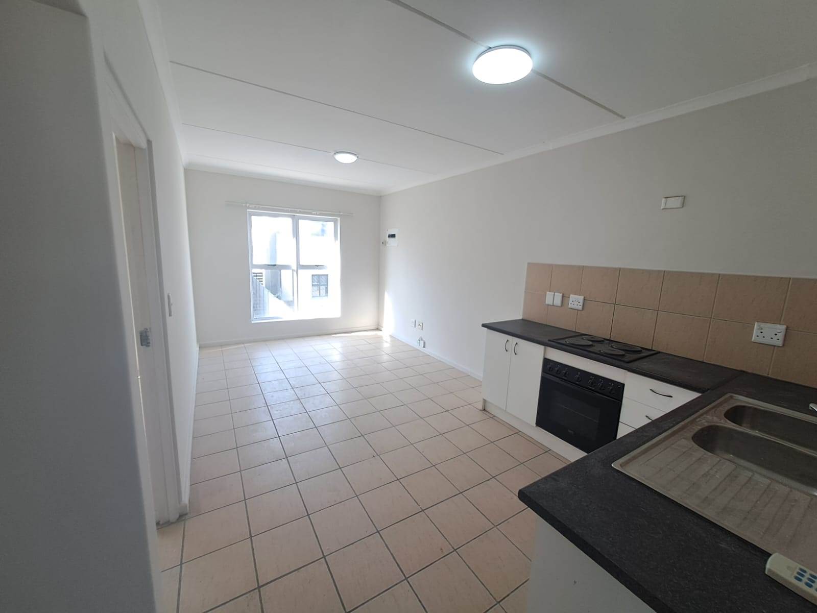 2 Bed Apartment in Kraaifontein Central photo number 14