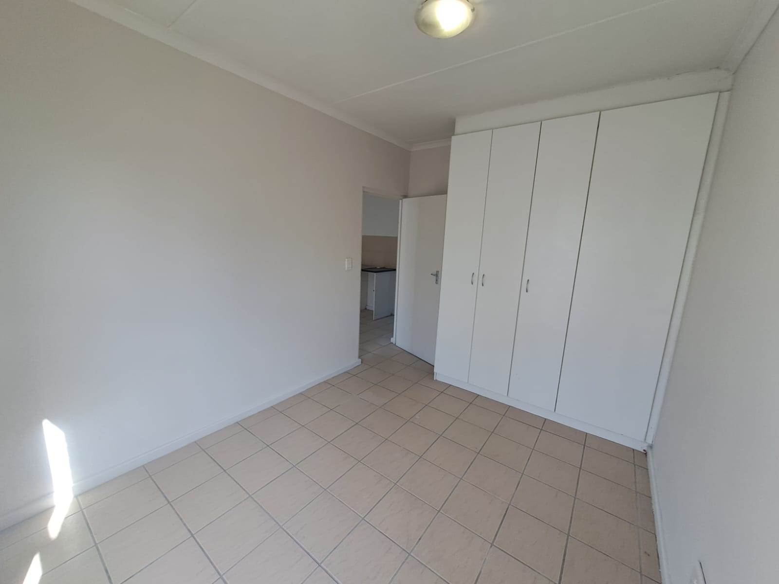 2 Bed Apartment in Kraaifontein Central photo number 11