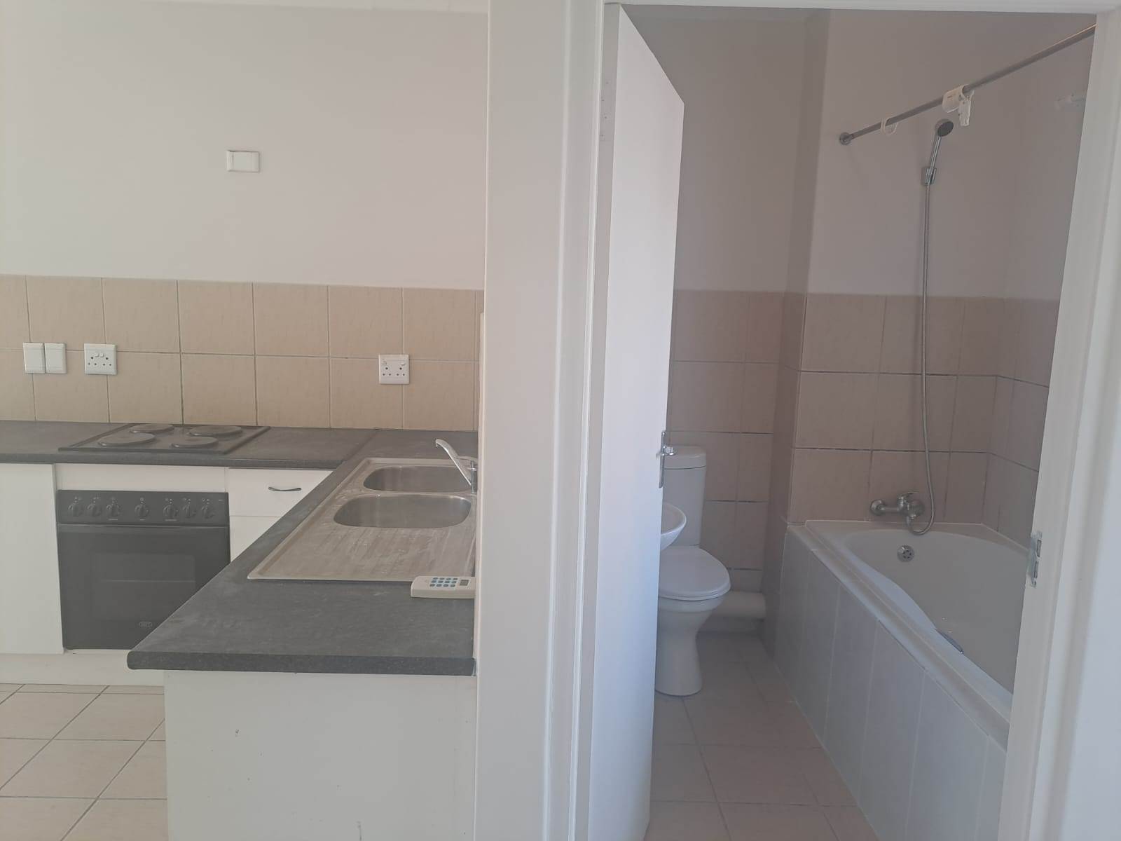 2 Bed Apartment in Kraaifontein Central photo number 8