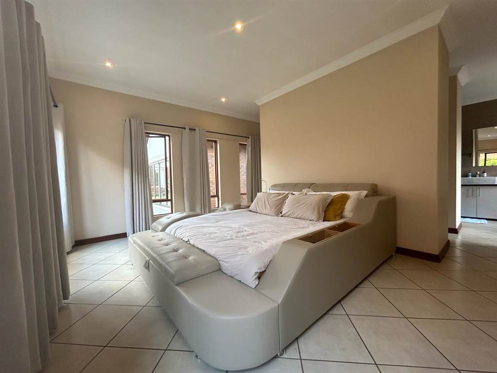 3 Bed House in Rietvlei Ridge Country Estate photo number 26