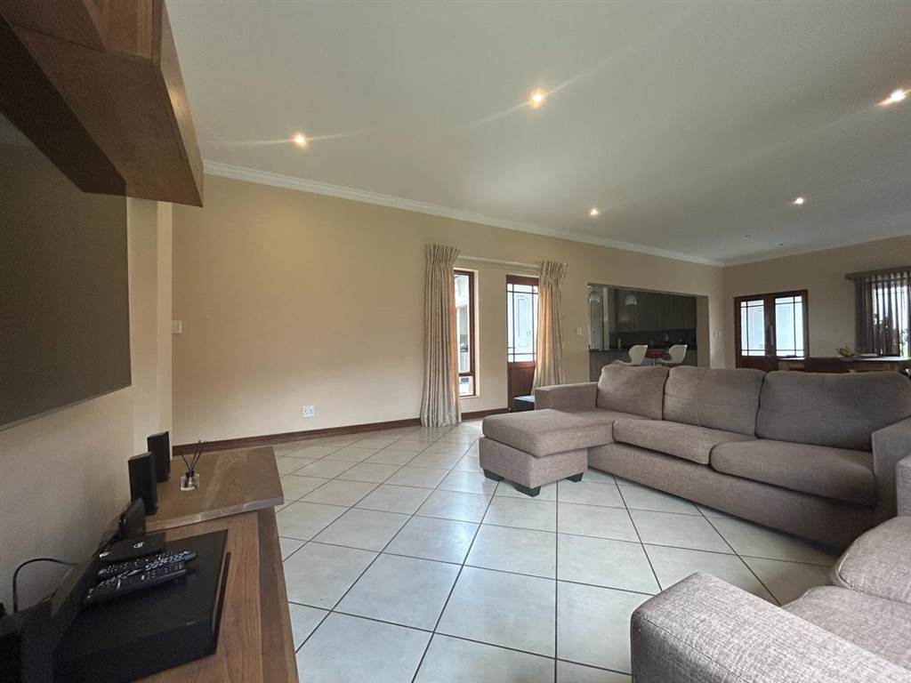 3 Bed House in Rietvlei Ridge Country Estate photo number 16