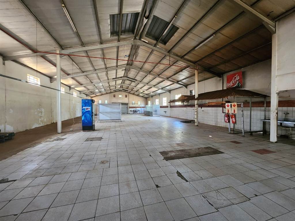 816  m² Commercial space in Louis Trichardt photo number 3
