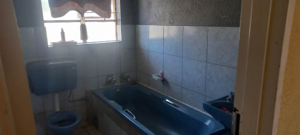 3 Bed House in Thabong photo number 17