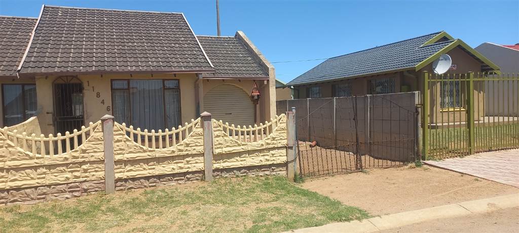 3 Bed House in Thabong photo number 21