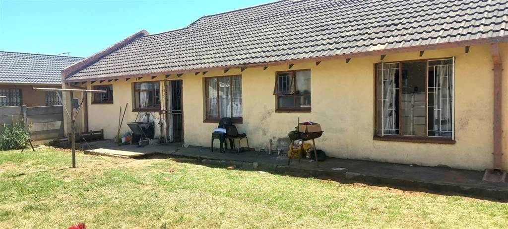 3 Bed House in Thabong photo number 19