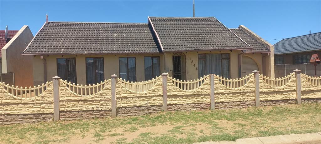 3 Bed House in Thabong photo number 20