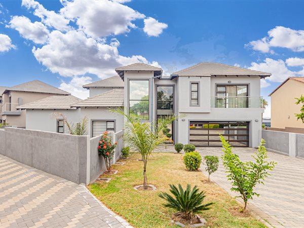 4 Bedroom House 4 Bedroom House