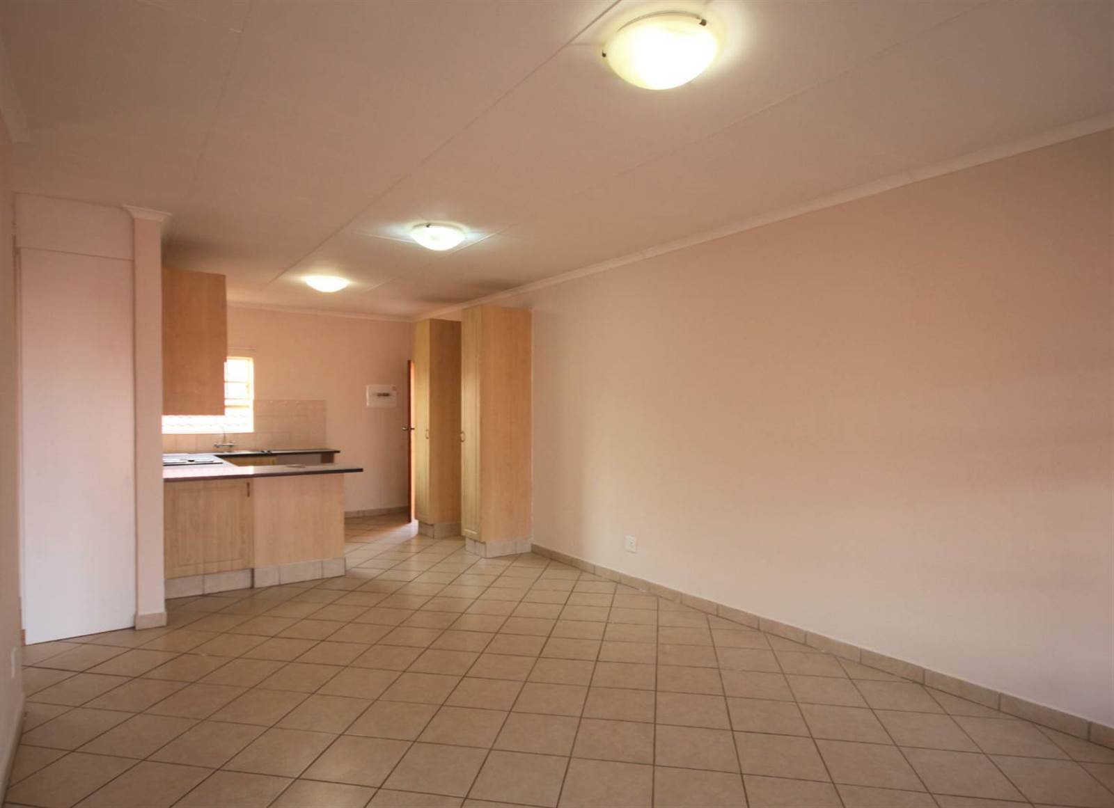 2 Bed Apartment in Hazeldean (Silverlakes Surroundings) photo number 1