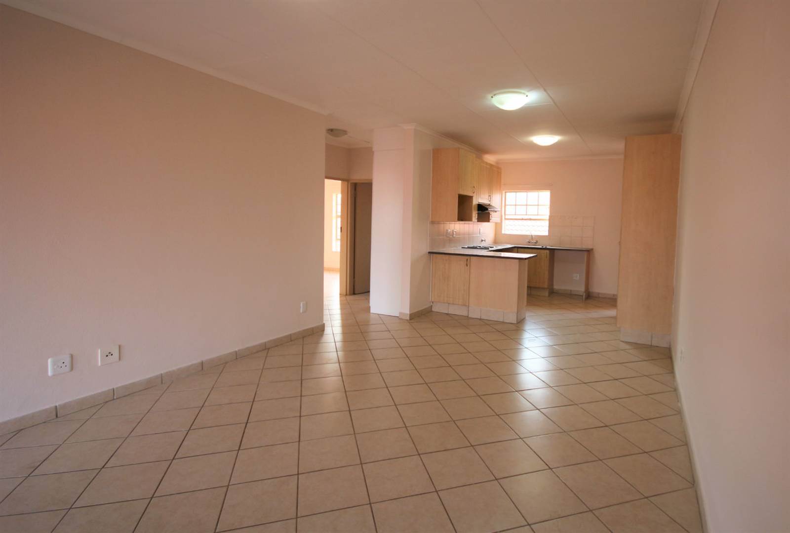 2 Bed Apartment in Hazeldean (Silverlakes Surroundings) photo number 2