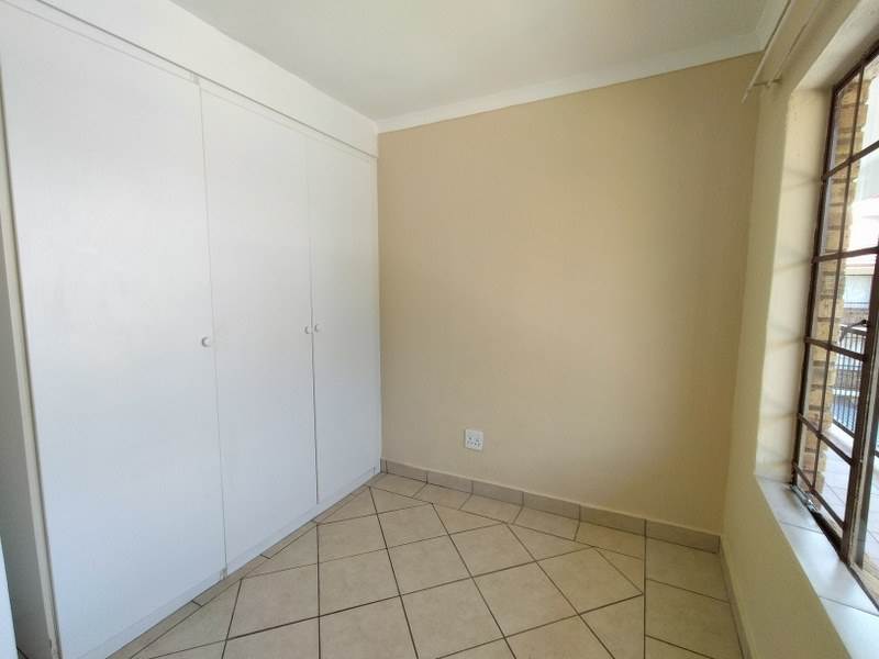 2 Bed Apartment in Pretoria North photo number 3