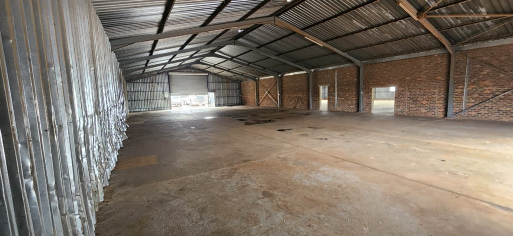 450  m² Industrial space in Pomona photo number 1