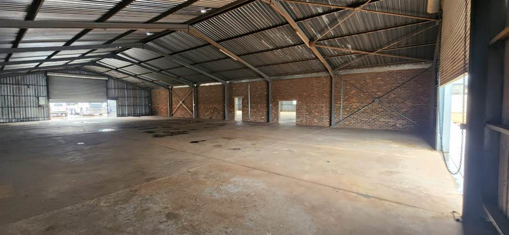 450  m² Industrial space in Pomona photo number 2
