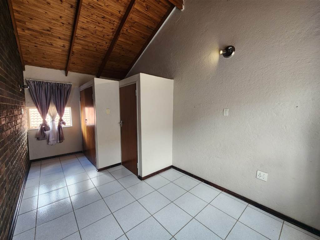 2 Bed Townhouse in Polokwane Central photo number 14