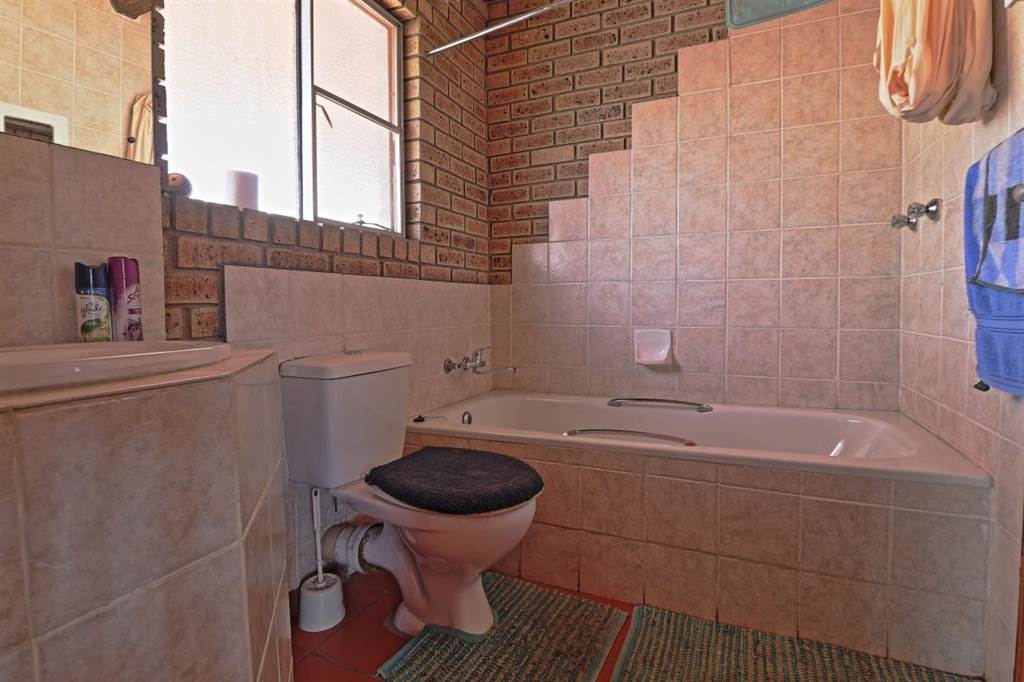 2 Bed House in Marloth Park photo number 7