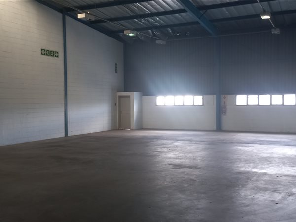 319  m² Industrial space