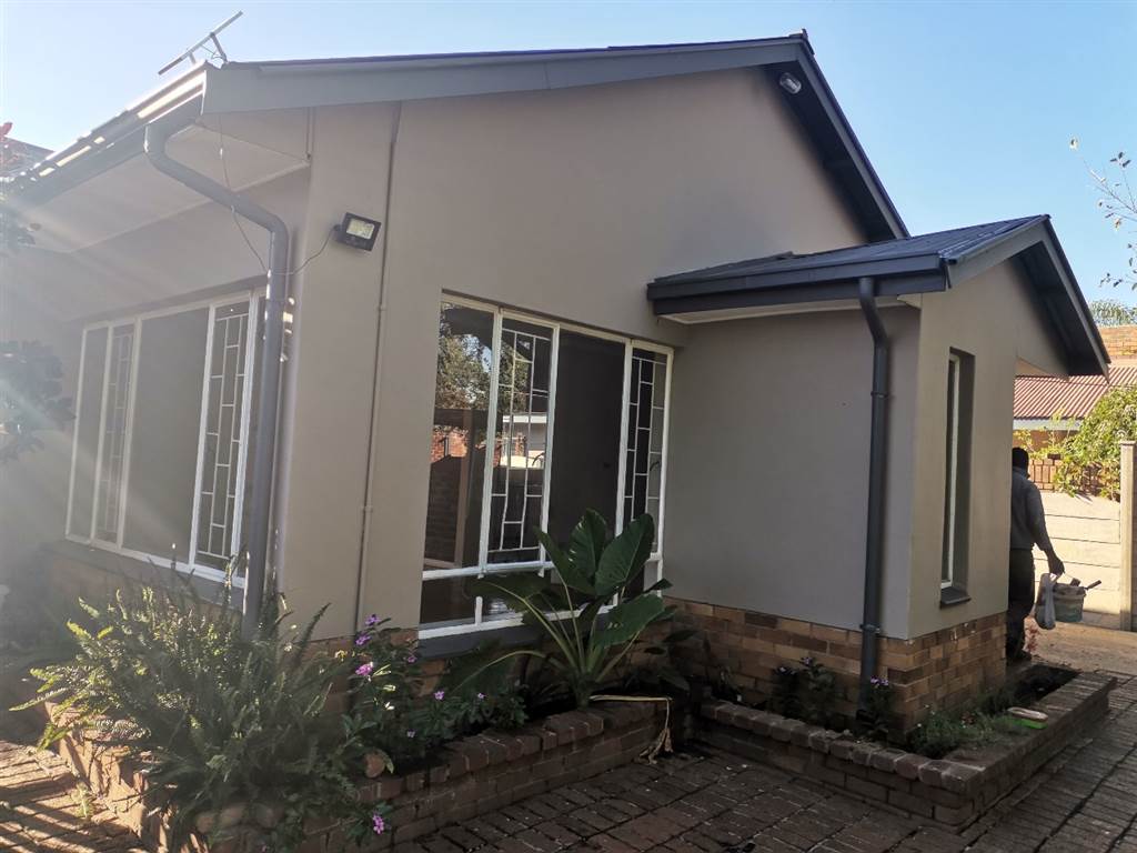 3 Bed House in Rietfontein photo number 9
