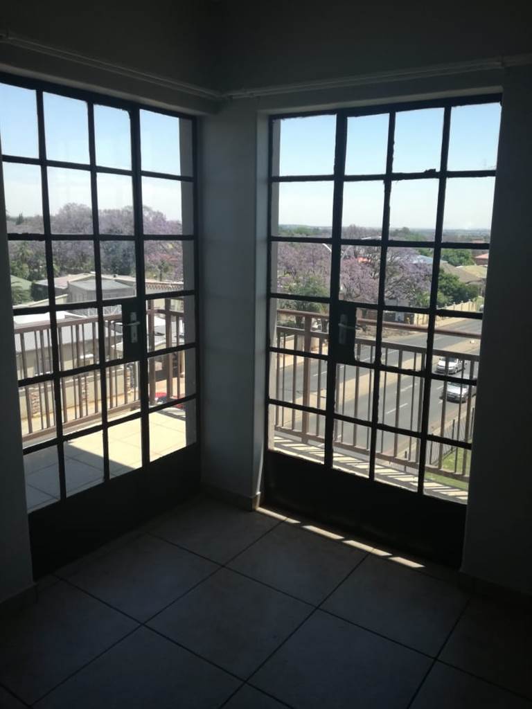 1 Bed Flat in Witbank Central photo number 3