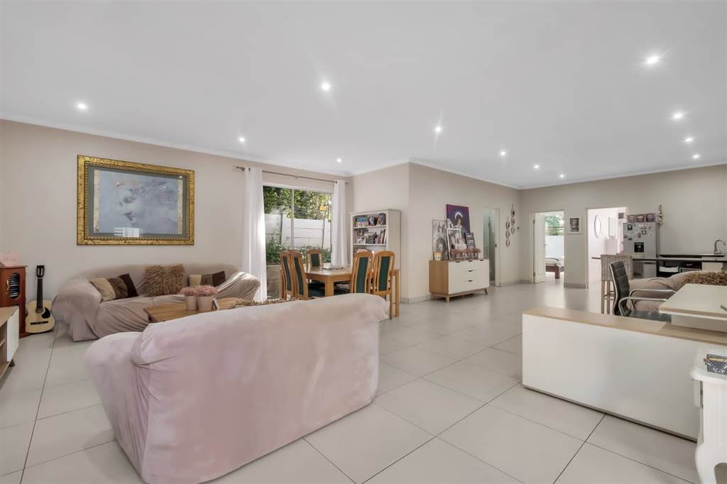 4 Bed House in Hurlingham photo number 17