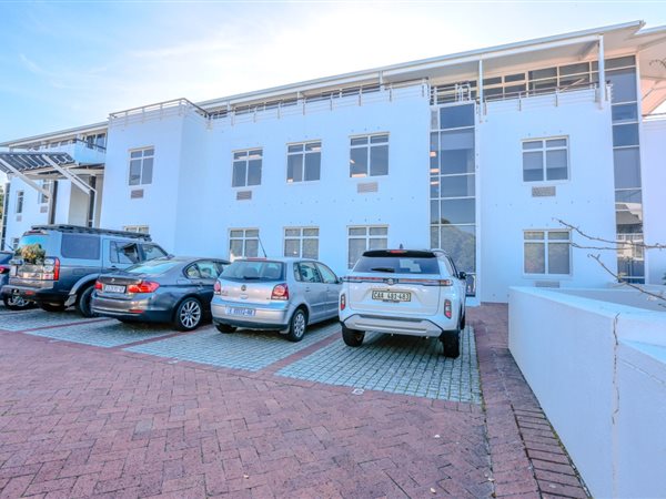 977  m² Office Space in Mouille Point