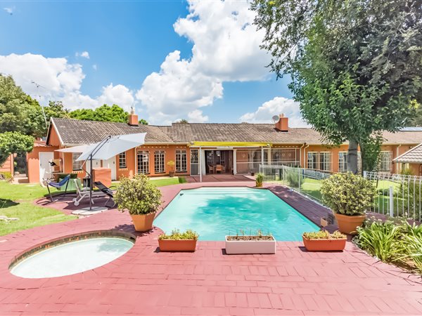4 Bedroom House 4 Bedroom House