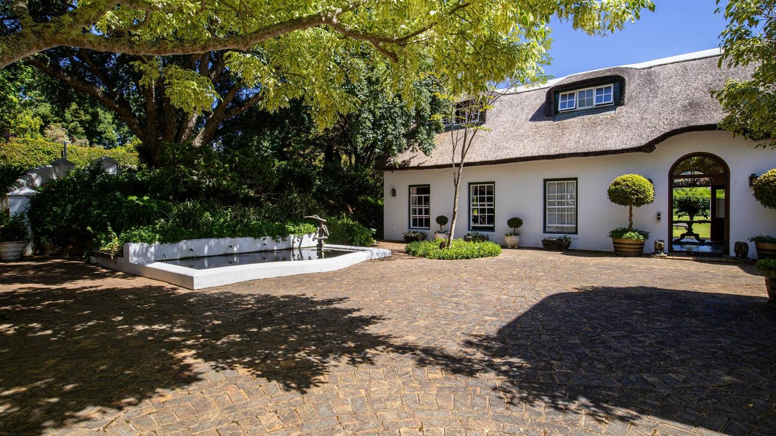 4 Bed House in Constantia photo number 8