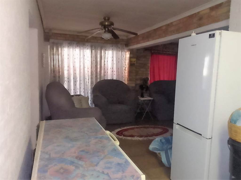 4 Bed House in Rustenburg Central photo number 4