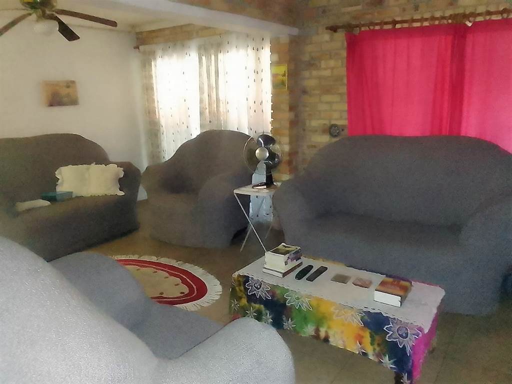 4 Bed House in Rustenburg Central photo number 5