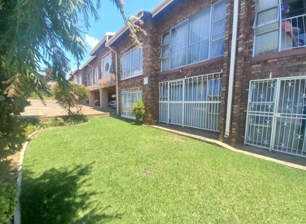 2 Bed Townhouse in Brackendowns photo number 16