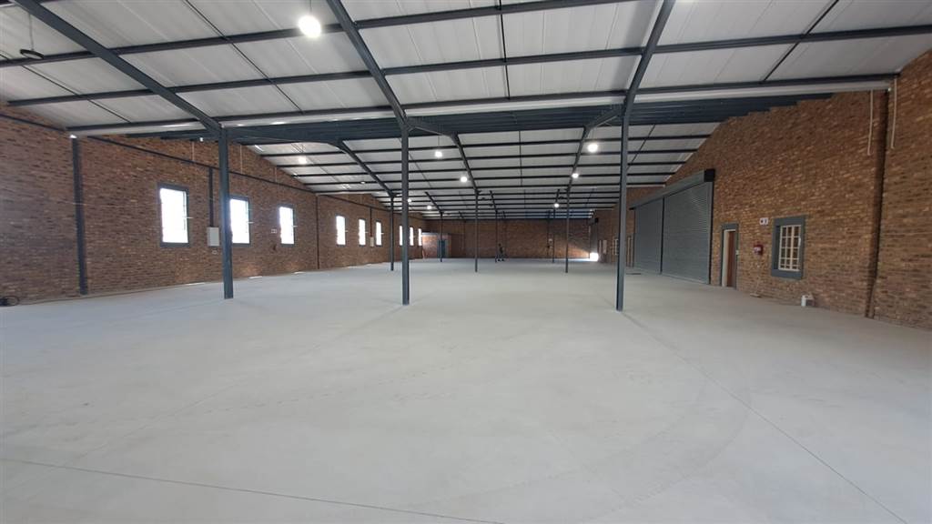 1000  m² Industrial space in Derdepoort photo number 12