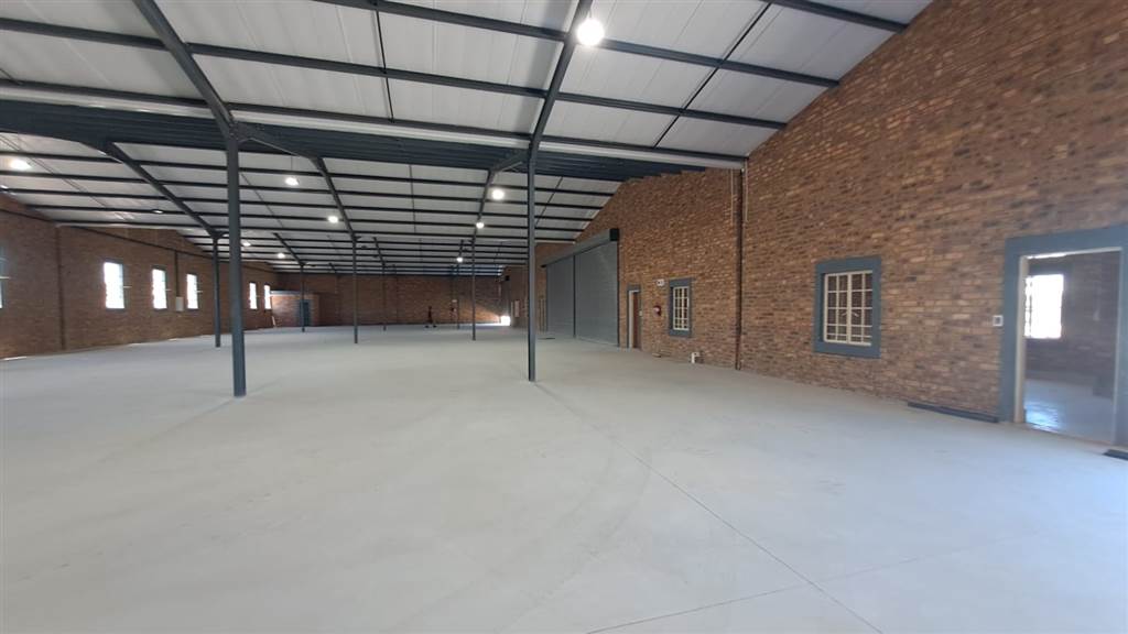 1000  m² Industrial space in Derdepoort photo number 8