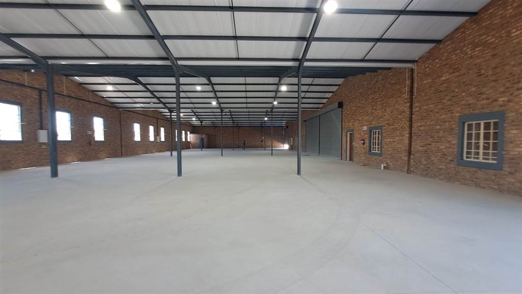 1000  m² Industrial space in Derdepoort photo number 11