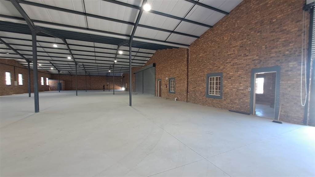 1000  m² Industrial space in Derdepoort photo number 7