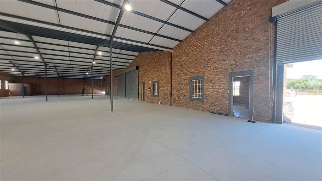 1000  m² Industrial space in Derdepoort photo number 9