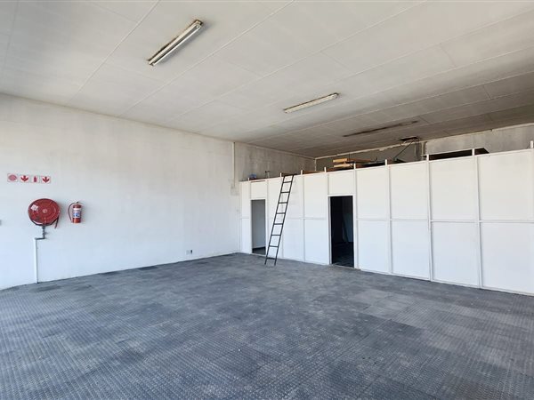 121  m² Commercial space