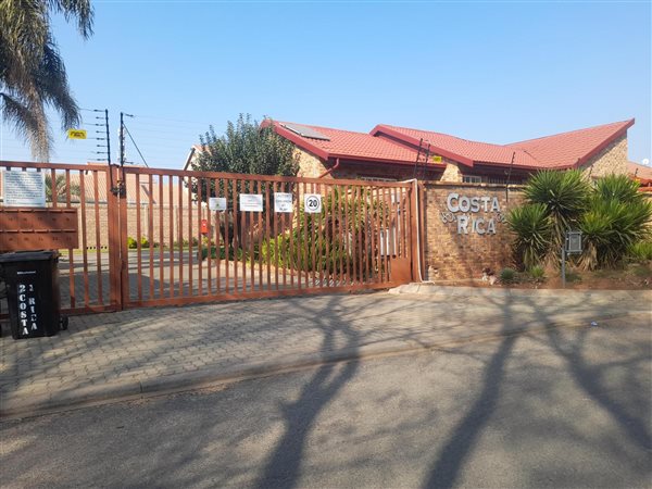 3 Bedroom Townhouse 3 Bedroom Townhouse
