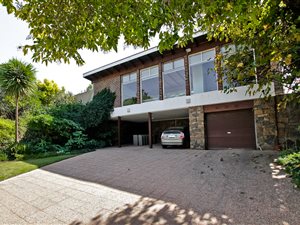 4 Bed House in Dewetshof