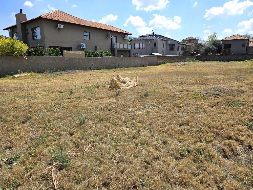 737 m² Land available in Melodie photo number 5