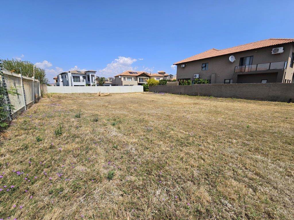 737 m² Land available in Melodie photo number 7
