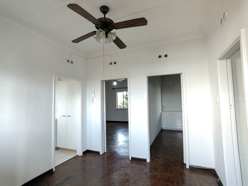 1.5 Bed Apartment in Westridge photo number 9