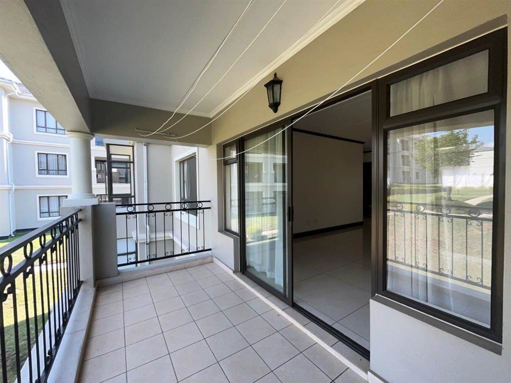 3 Bed Apartment in Fourways photo number 13