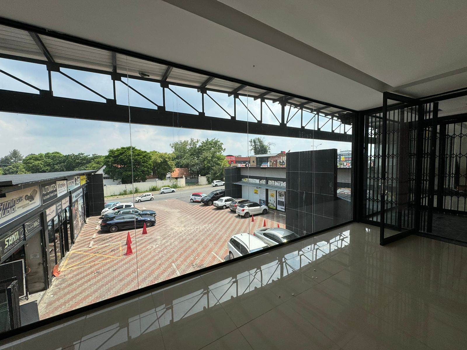 328  m² Commercial space in Rivonia photo number 3