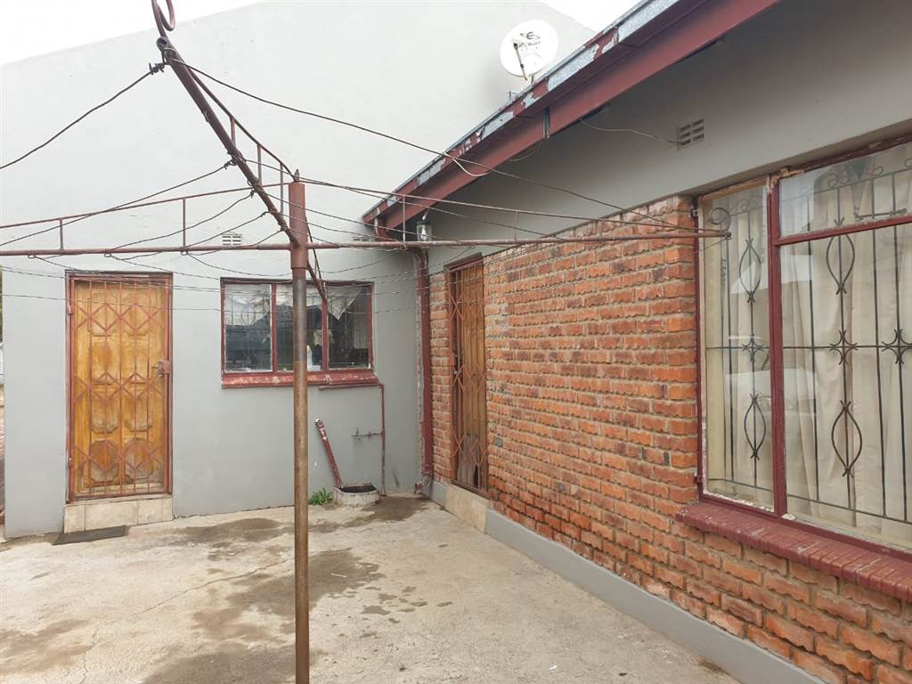 3 Bed House in Seshego photo number 9