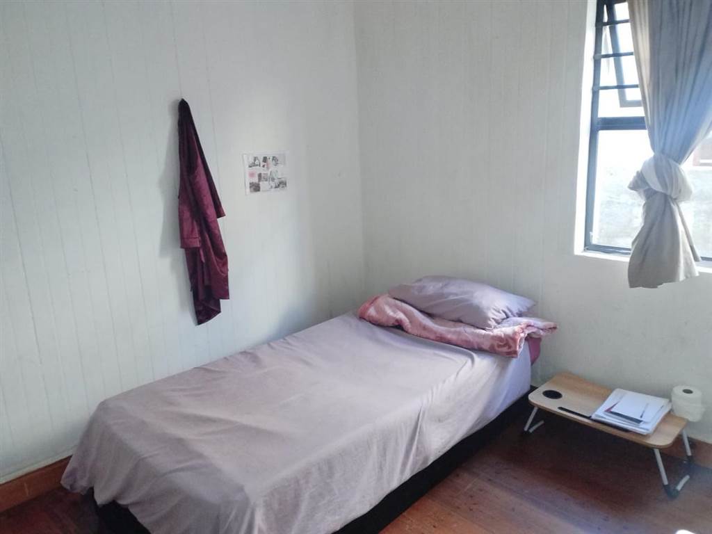 5 Bed House in Port Elizabeth Central photo number 9