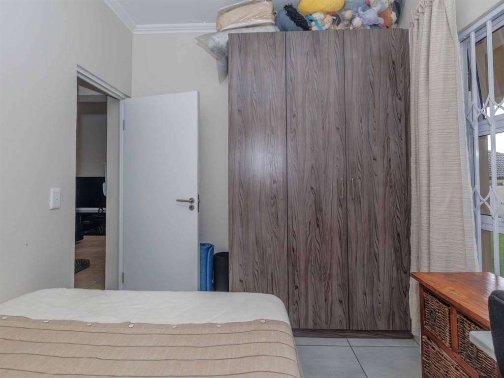 2 Bed Apartment in Bushwillow Park Estate photo number 11