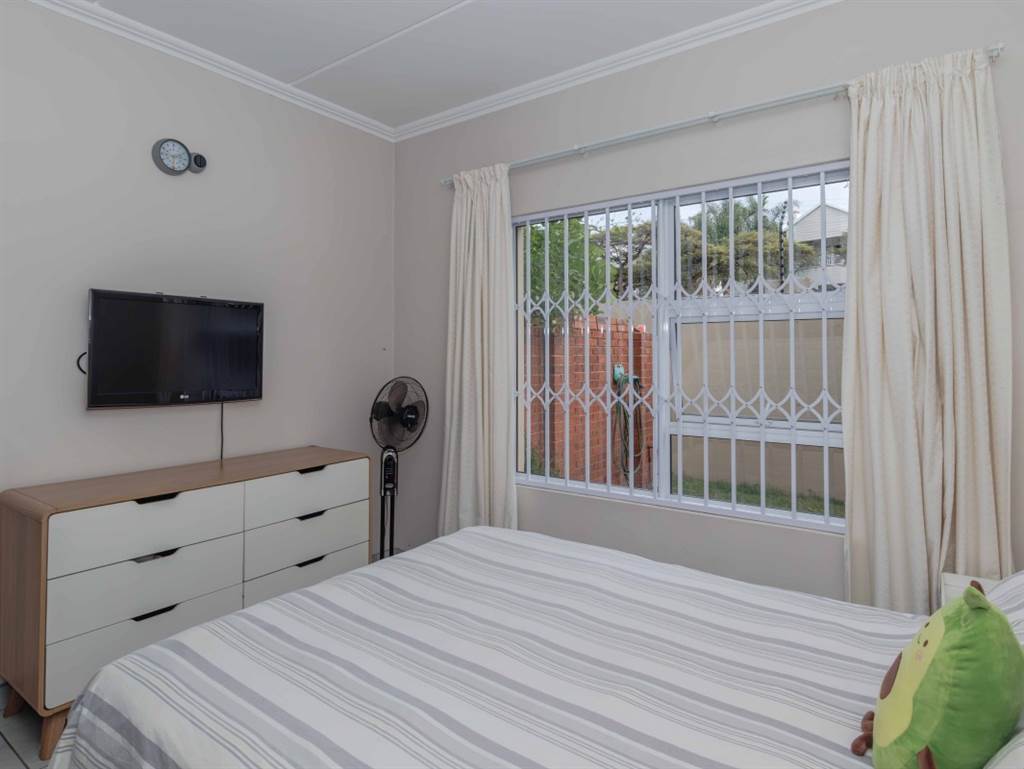 2 Bed Apartment in Bushwillow Park Estate photo number 14
