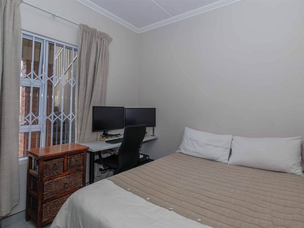 2 Bed Apartment in Bushwillow Park Estate photo number 10