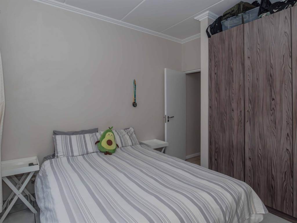 2 Bed Apartment in Bushwillow Park Estate photo number 15